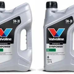 Dwa kanistry oleju Valvoline Synpower 5W-30. Zastanawiasz się, czy wybrać 0w20 czy 5w30? Ten olej syntetyczny zapewnia ochronę silnika i oszczędność paliwa.