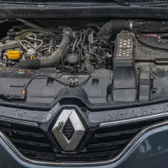 Silnik Renault Megane 4. Zastanawiasz się, jaki silnik wybrać? Ten widok pod maską może pomóc w podjęciu decyzji.