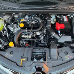 Silnik Renault Captur. Zastanawiasz się, jaki silnik wybrać? Tutaj widzisz jego serce, gotowe do drogi.