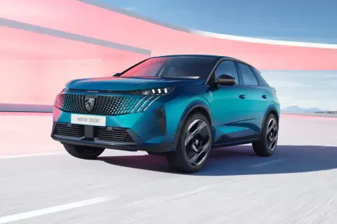 Nowy Peugeot 3008 hybryda w turkusowym kolorze, z nowoczesnym grillem i światłami LED, pędzi po drodze.