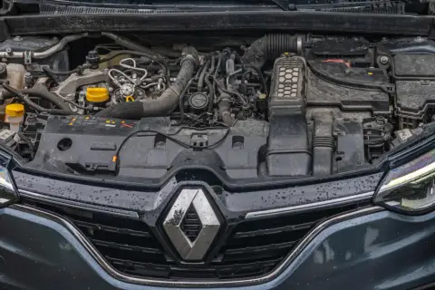 Silnik Renault Megane 4. Zastanawiasz się, jaki silnik wybrać? Ten widok pod maską może pomóc w podjęciu decyzji.