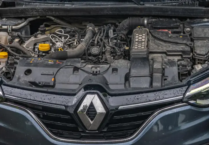 Silnik Renault Megane 4. Zastanawiasz się, jaki silnik wybrać? Ten widok pod maską może pomóc w podjęciu decyzji.