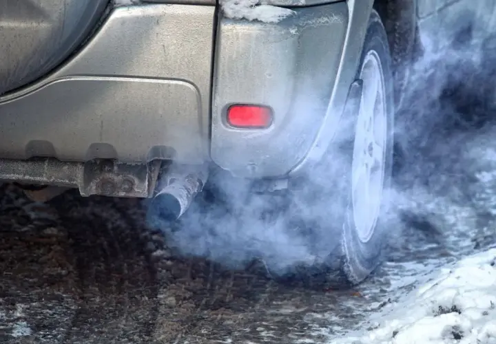 Dlaczego diesel kopci na czarno? Odkryj przyczyny i rozwiązania