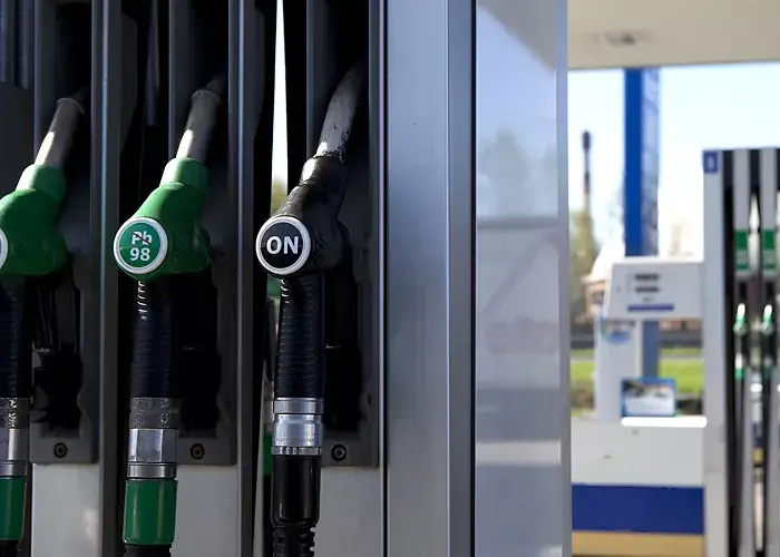 Diesel co to jest: kluczowe informacje o paliwie i jego zastosowaniach