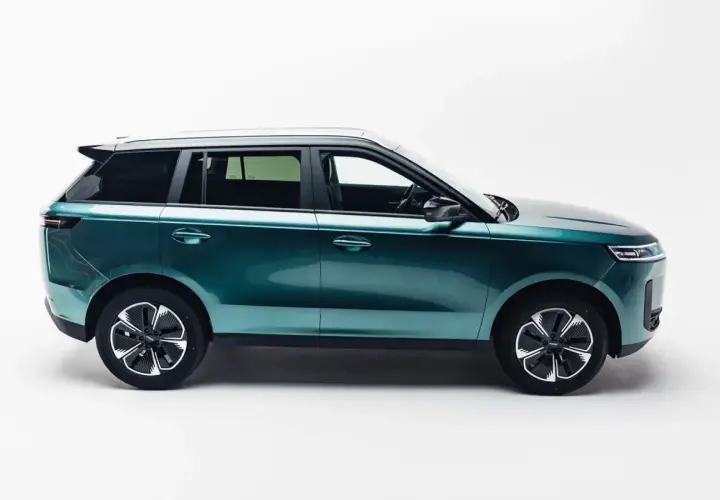 Nowy Jaecoo 5 cena: stylowy, zielony SUV z nowoczesnymi felgami, gotowy na każdą drogę.