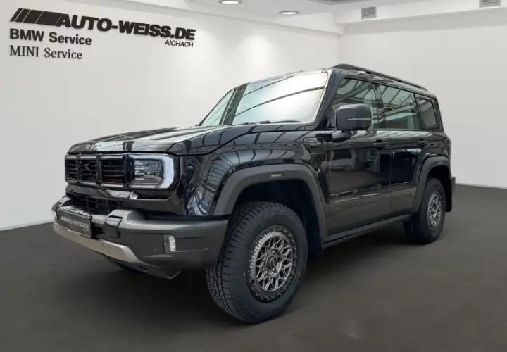 Czarny BAIC BJ40, idealny do terenu, czeka na Ciebie. Sprawdź atrakcyjną baic bj40 cenę!