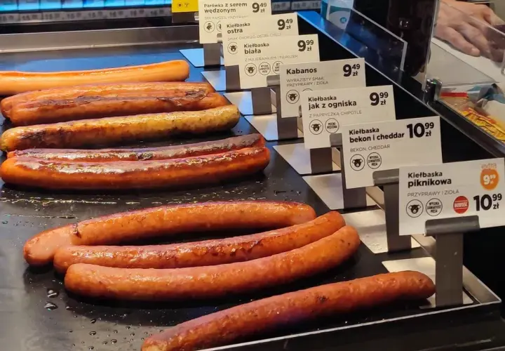 Ile kosztuje duży hot dog na Orlenie? Ceny i promocje, które musisz znać