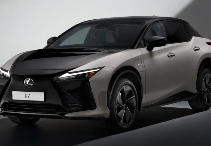 Elegancki Lexus RZ w dwukolorowym nadwoziu. Sprawdź jego atrakcyjną lexus rz cenę i odkryj przyszłość motoryzacji.