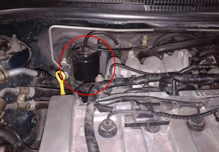 Gdzie jest filtr paliwa w mazda 6 2.0 diesel? Oto ważne informacje