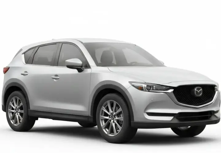 Srebrna Mazda CX-5 na białym tle. Sprawdź aktualną mazda cx-5 cena i wybierz swój wymarzony SUV.