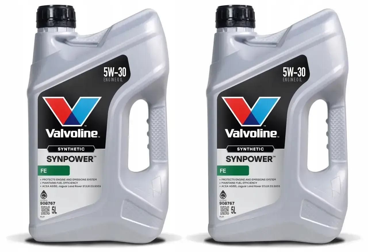 Dwa kanistry oleju Valvoline Synpower 5W-30. Zastanawiasz się, czy wybrać 0w20 czy 5w30? Ten olej syntetyczny zapewnia ochronę silnika i oszczędność paliwa.