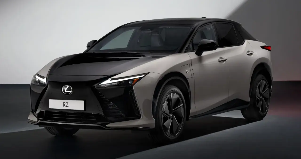 Elegancki Lexus RZ w dwukolorowym nadwoziu. Sprawdź jego atrakcyjną lexus rz cenę i odkryj przyszłość motoryzacji.