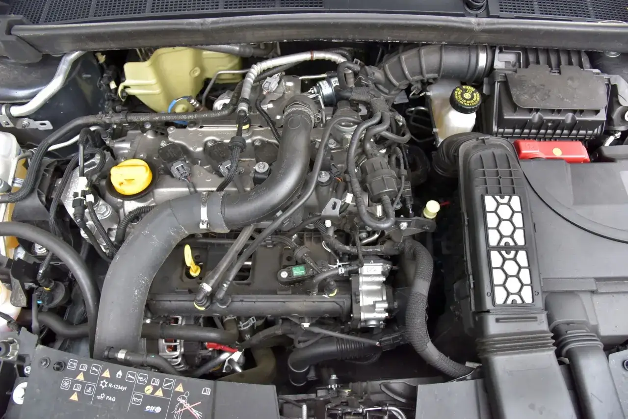 Silnik Renault Megane 4. Zastanawiasz się, jaki silnik wybrać? Ten widok pod maską może pomóc w podjęciu decyzji.