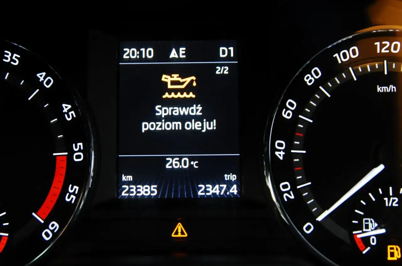 Na desce rozdzielczej świeci się kontrolka 