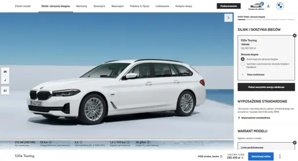 Białe BMW 530e Touring z napędem hybrydowym, prezentowane na stronie konfiguratora.
